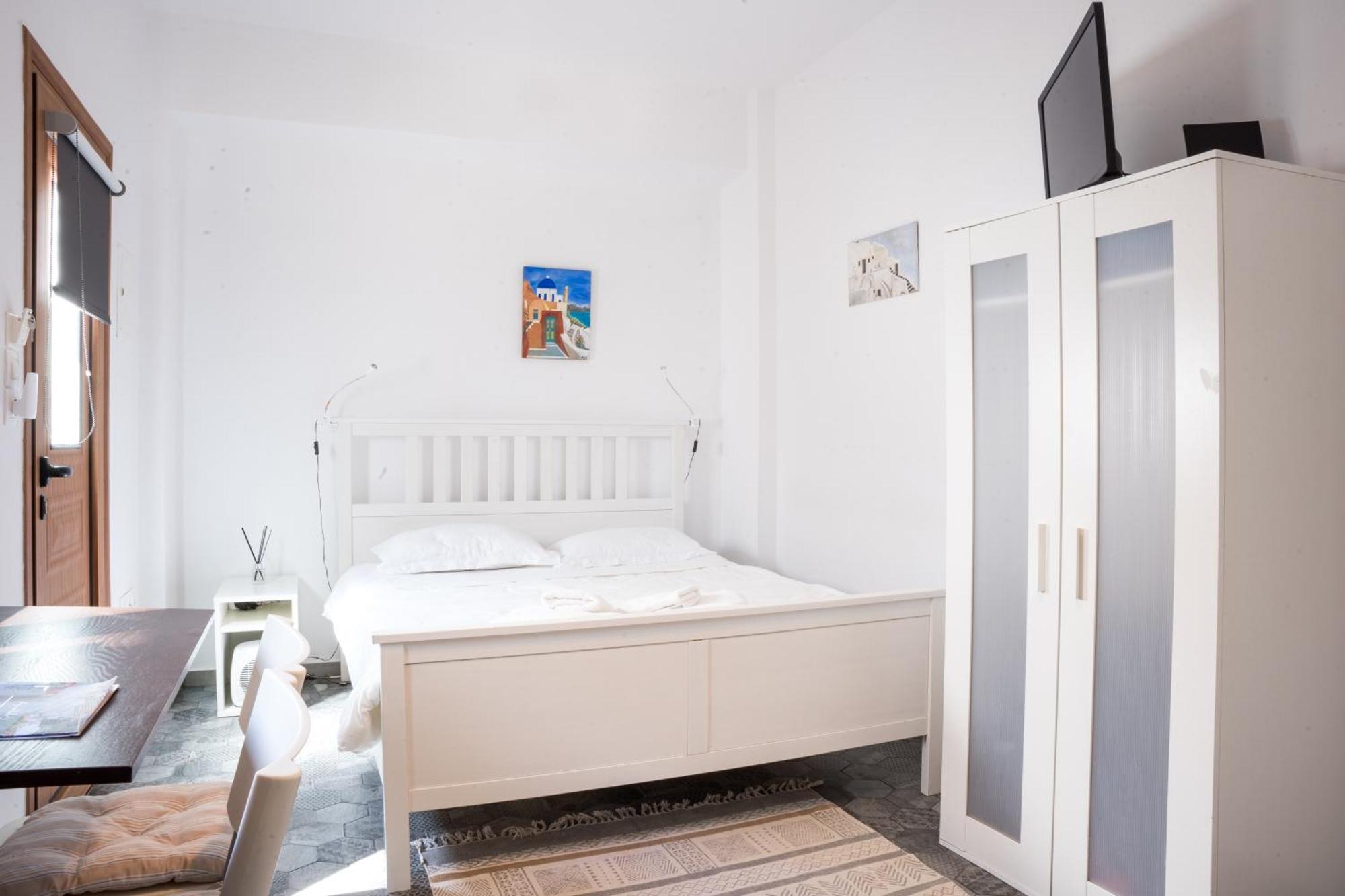 Cozy Budget Apartments In The Heart Of Fira Exterior foto