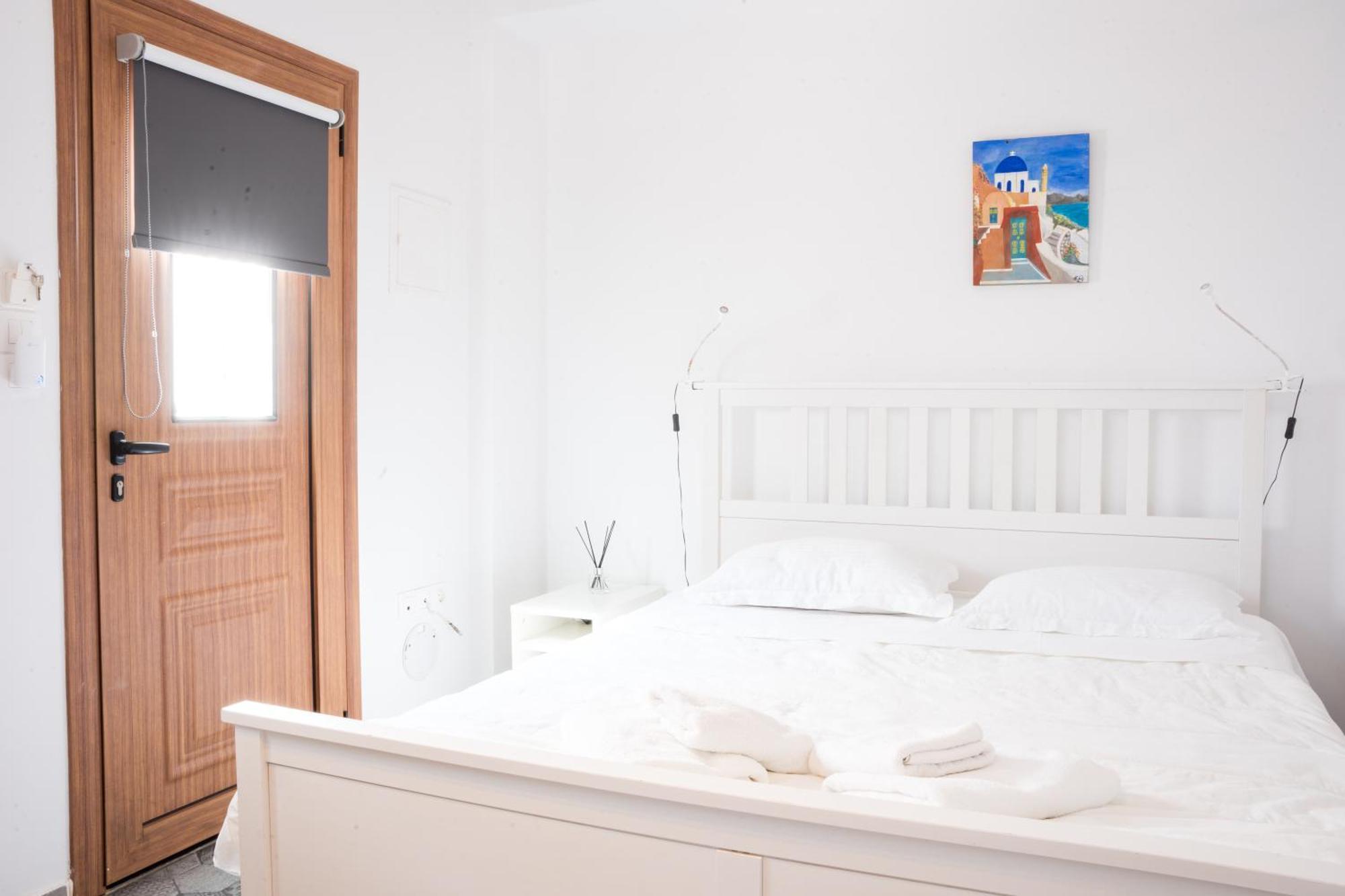 Cozy Budget Apartments In The Heart Of Fira Exterior foto
